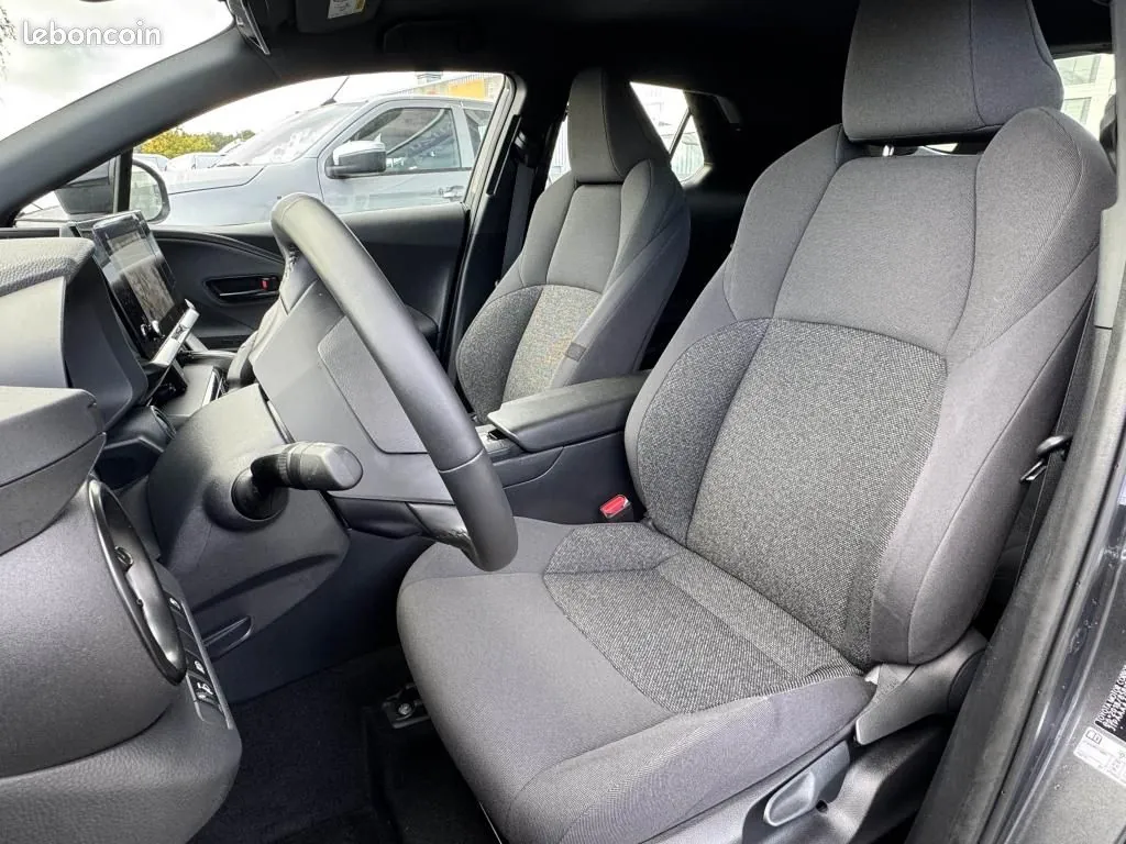 Toyota C-Hr 2025 photo 4