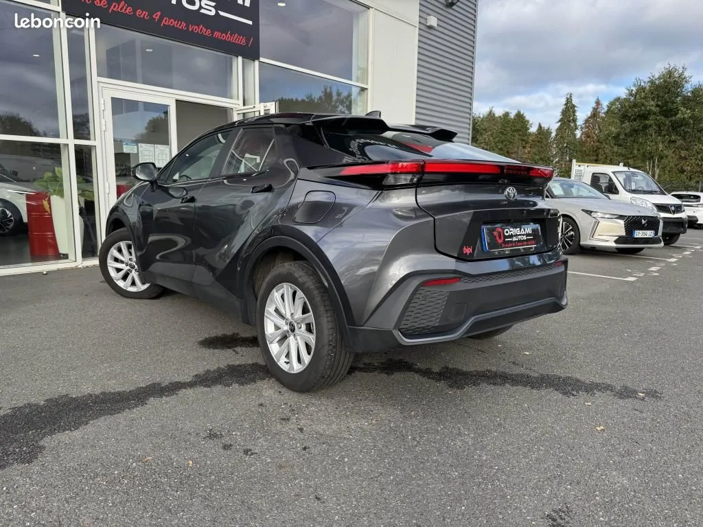 Toyota C-Hr 2025 photo 2