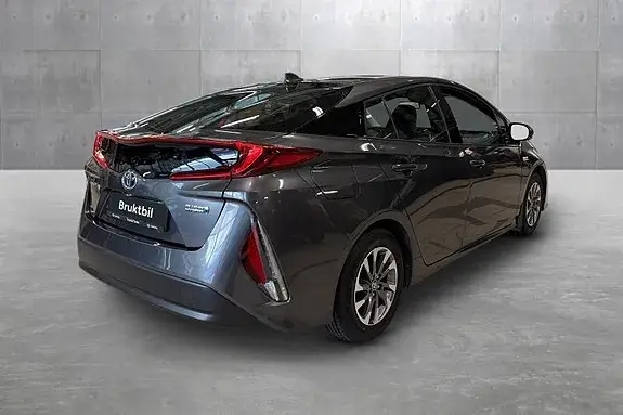 Toyota Prius Plug-In Hybrid 2017 photo 5