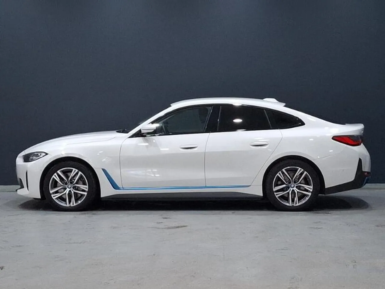 BMW I4 2022 photo 4