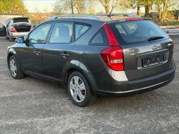 Kia Ceed 2010 photo 3