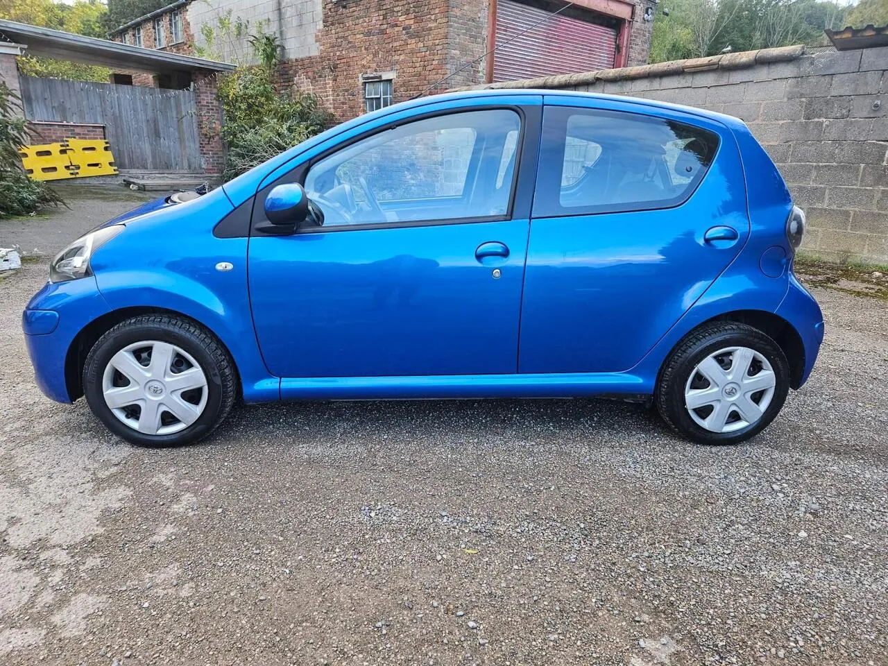 Toyota Aygo 2011 photo 2