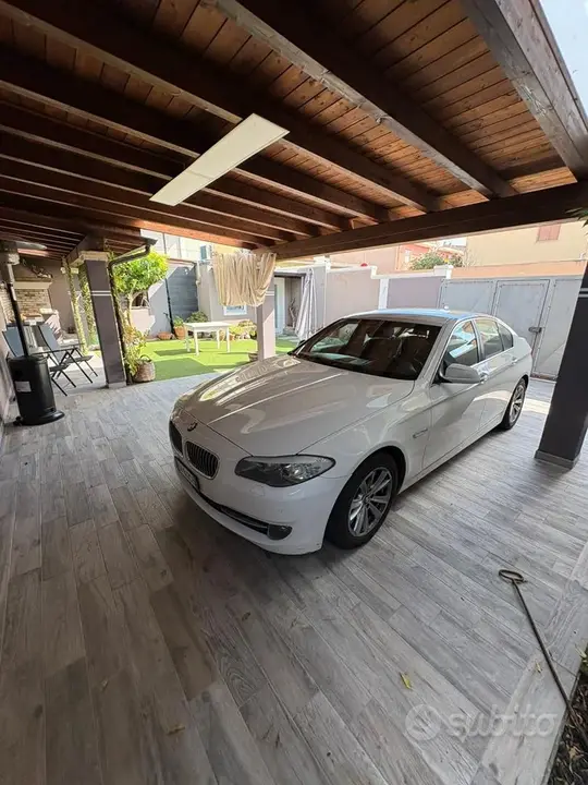 BMW 5 Series 2011 photo 2
