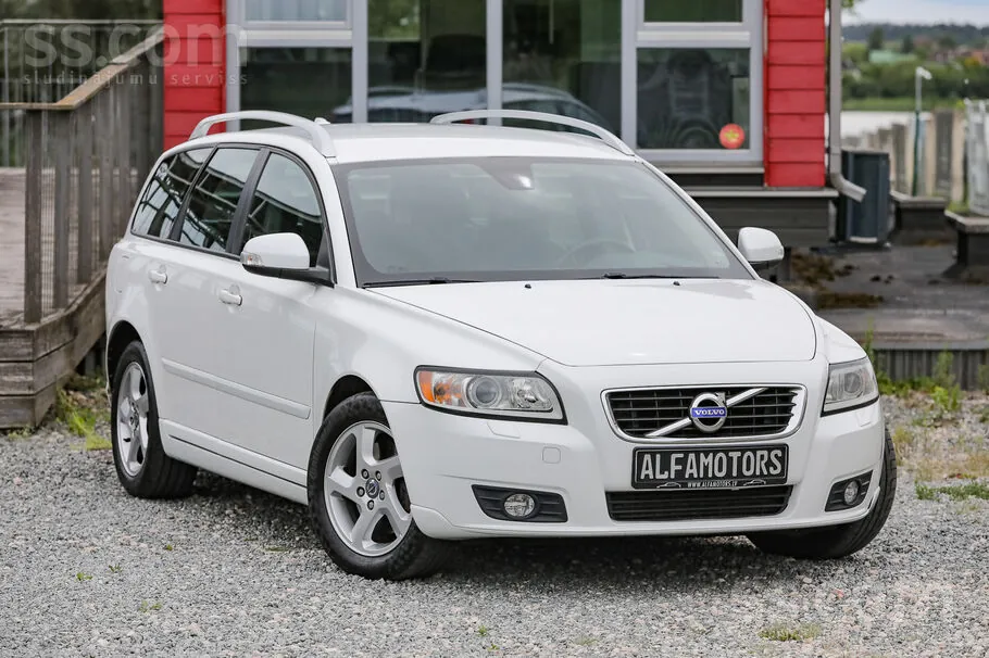 Volvo V50 2012 photo 2