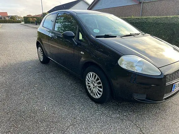 Fiat Grande Punto 2009 photo 2