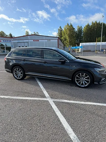 Volkswagen Passat 2022 photo 2