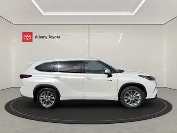 Toyota Highlander 2024 photo 3