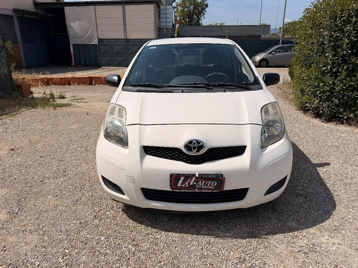 Toyota Yaris 2010 photo 2