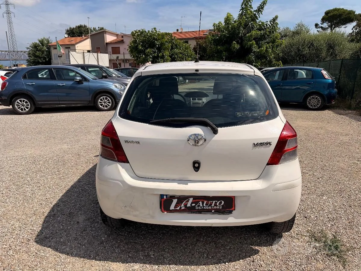 Toyota Yaris 2010 photo 5
