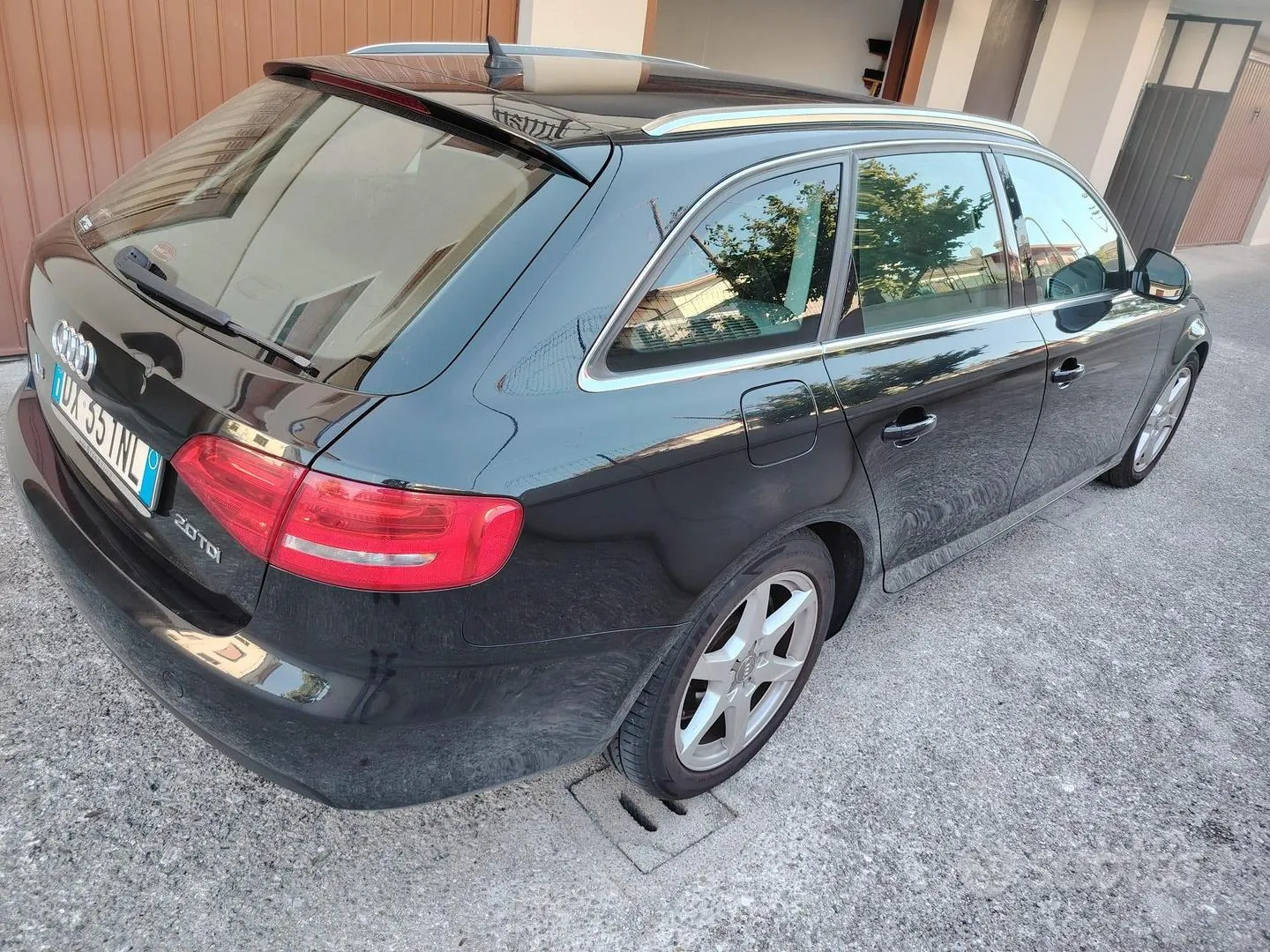 Audi A4 2009 photo 2