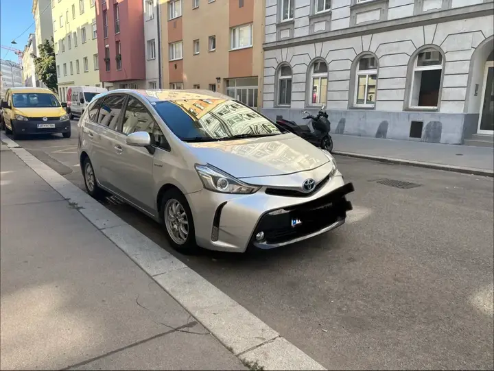 Toyota Prius 2017 photo 2