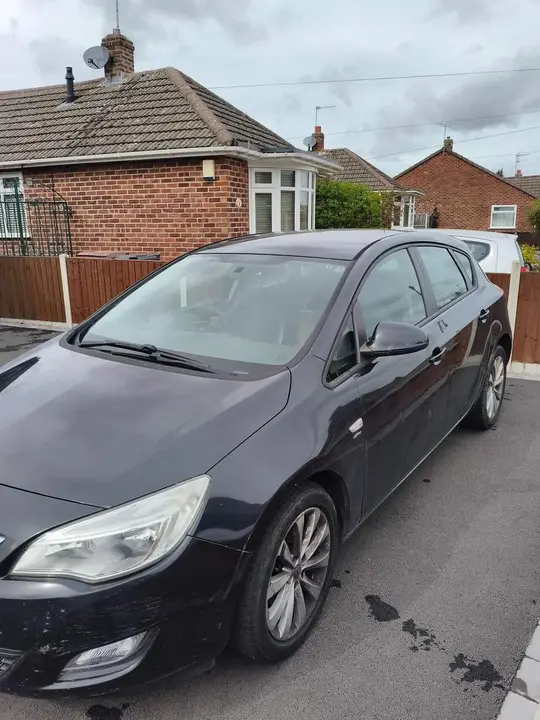 Vauxhall Astra 2012 photo 2