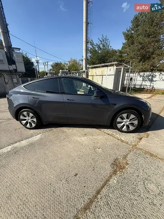Tesla Model Y 2022 photo 2