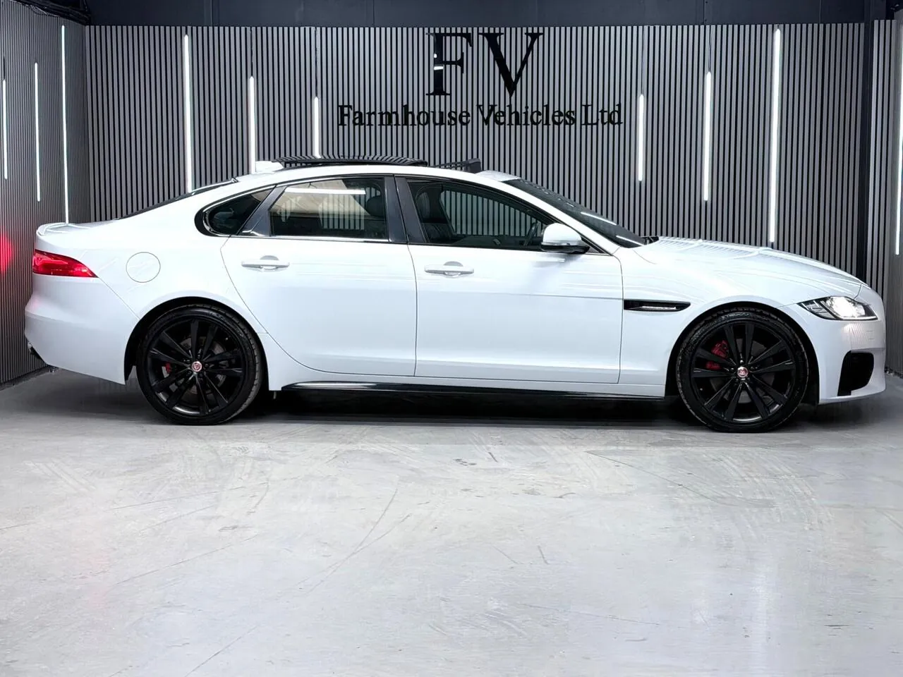 Jaguar Xf 2016 photo 4