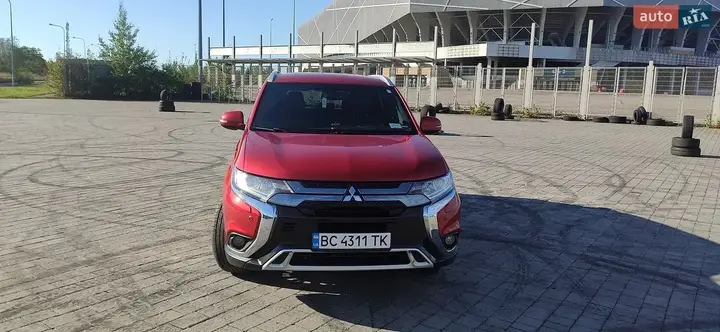 Mitsubishi Outlander 2019 photo 3