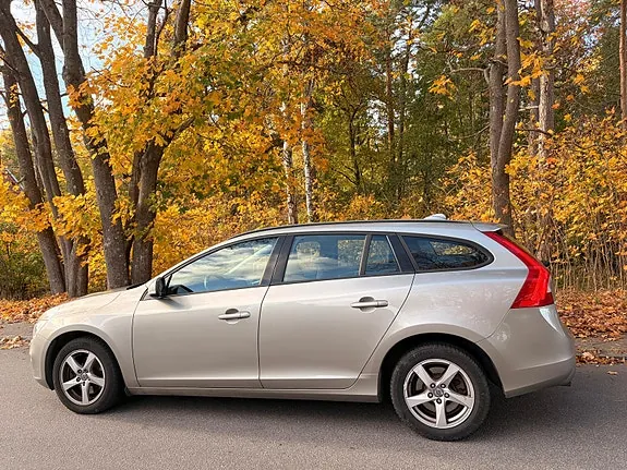 Volvo V60 2014 photo 4
