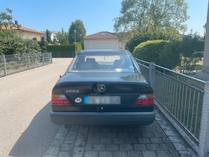 Mercedes-Benz 200E