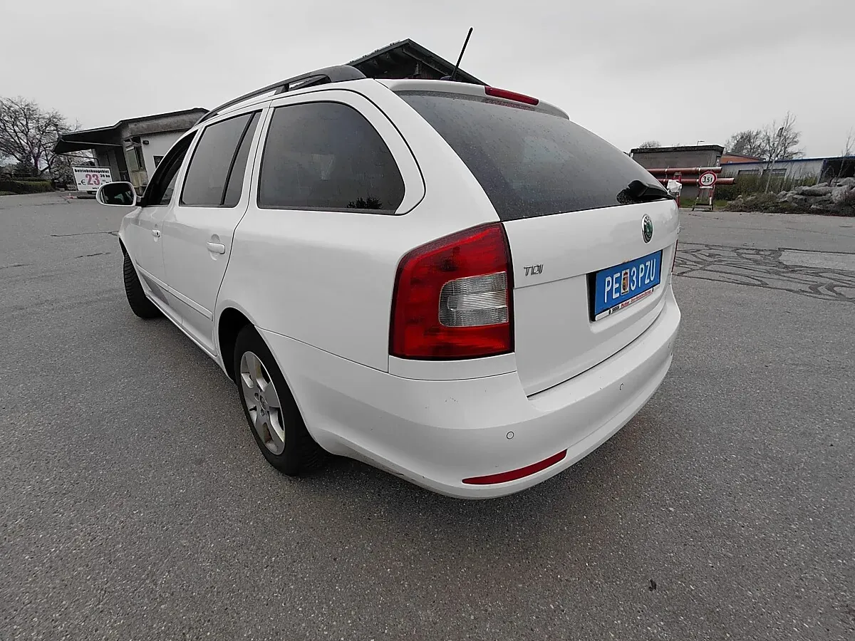 Skoda Octavia 2012 photo 3