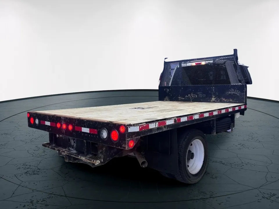 Ford Super Duty F-550 2023 photo 3