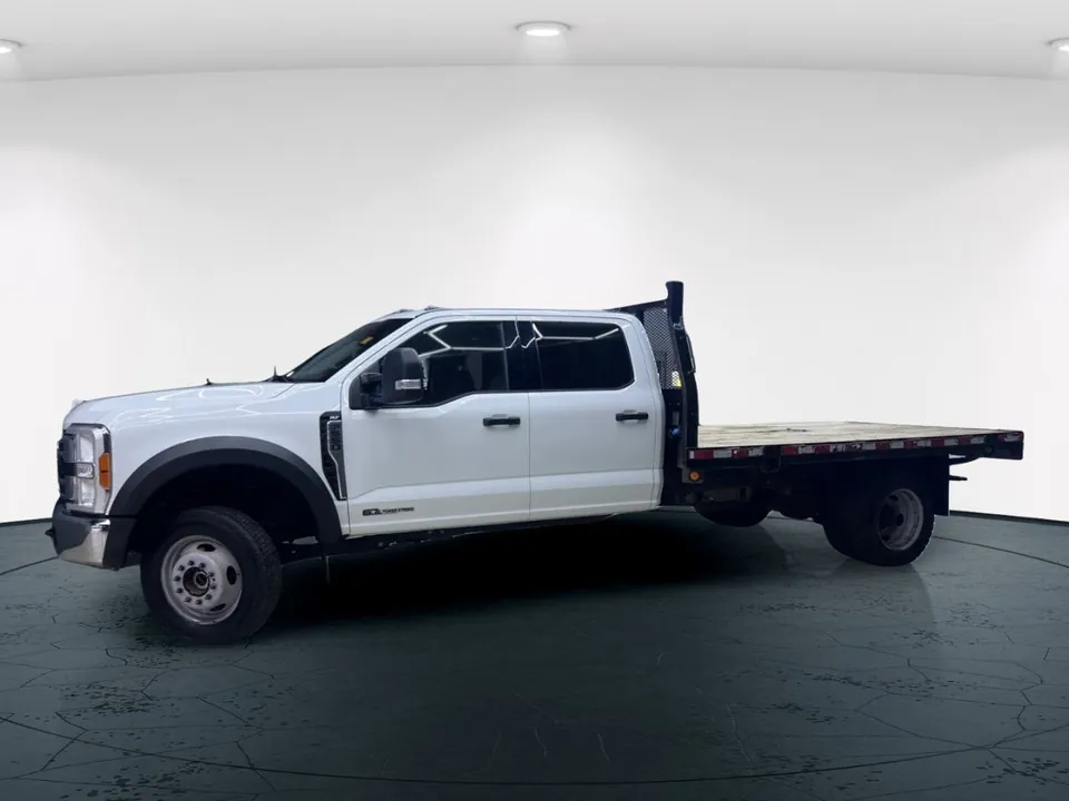 Ford Super Duty F-550 2023 photo 2