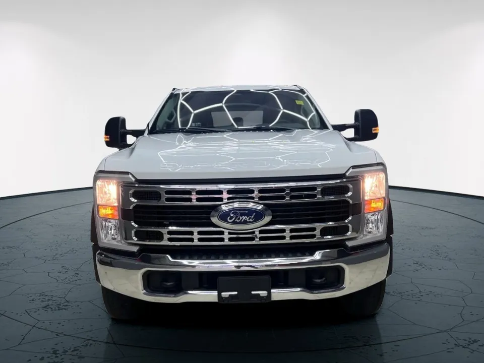 Ford Super Duty F-550 2023 photo 4