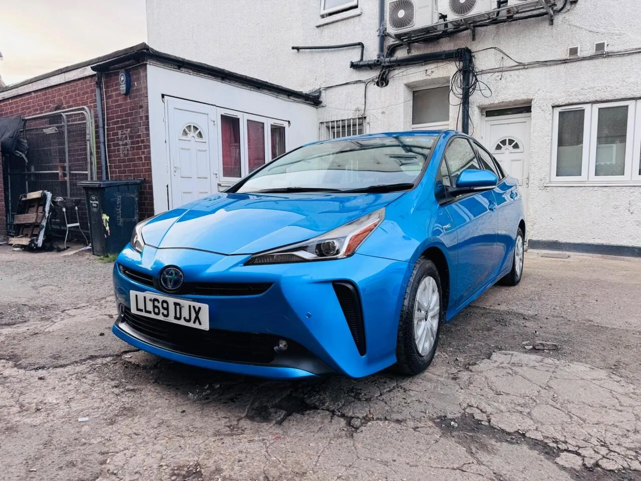 Toyota Prius 2019 photo 2