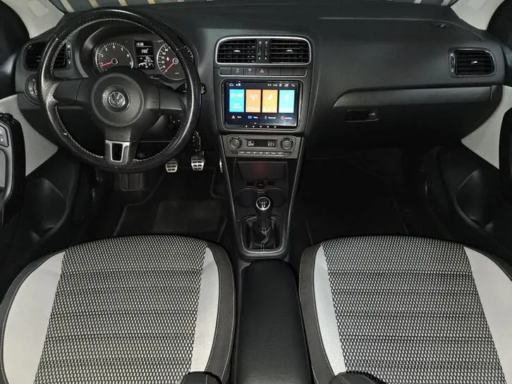 Volkswagen Polo 2011 photo 3