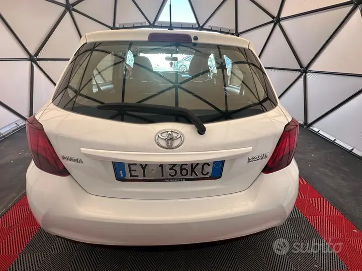 Toyota Yaris 2015 photo 5