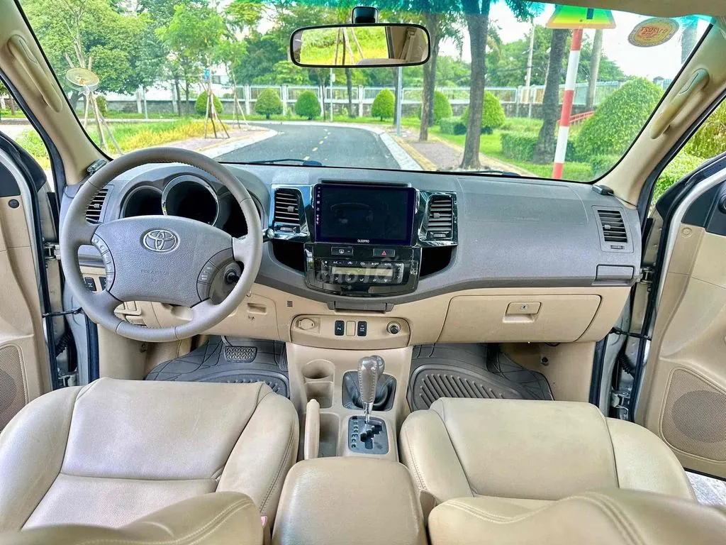 Toyota Fortuner 2010 photo 4