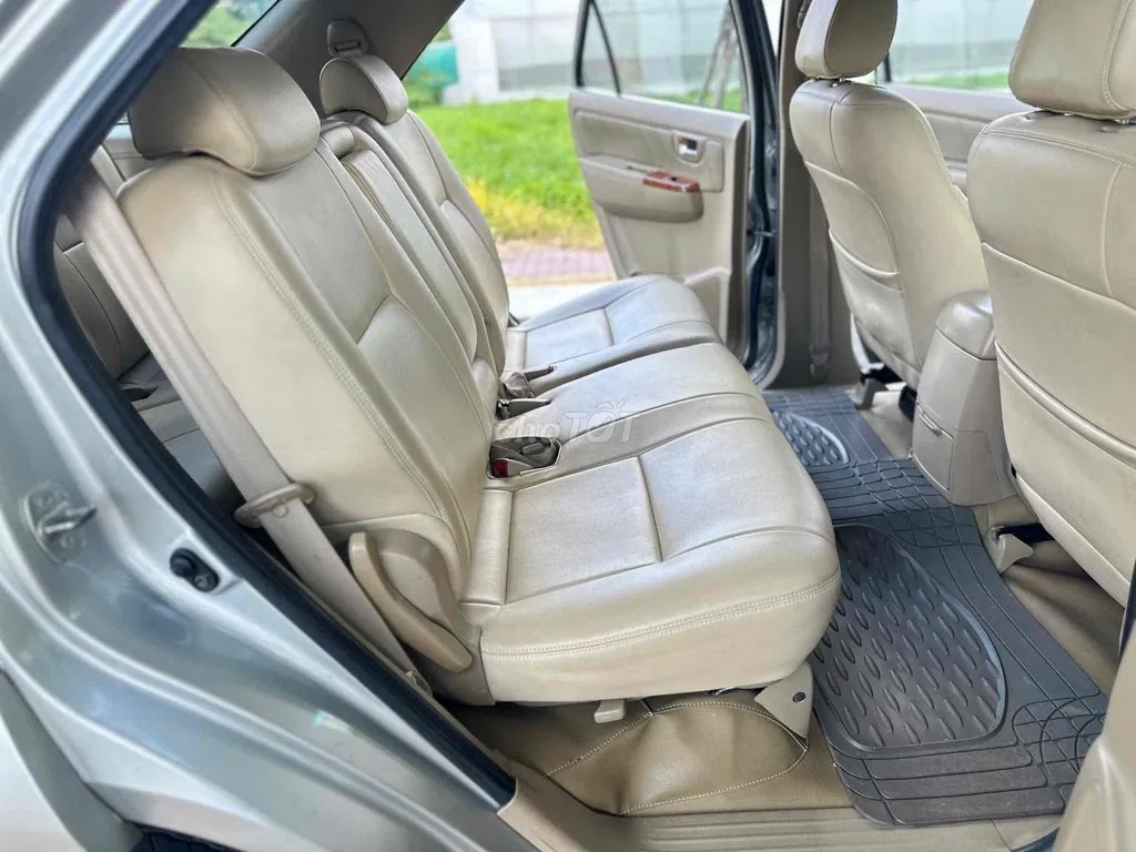 Toyota Fortuner 2010 photo 3