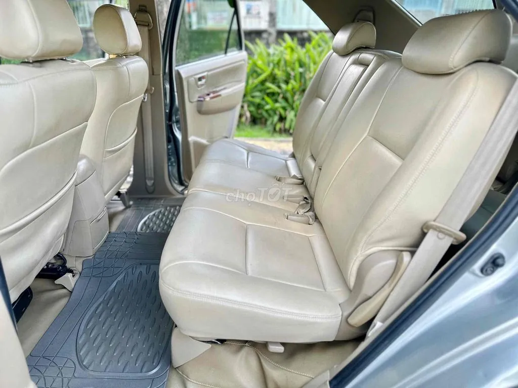 Toyota Fortuner 2010 photo 2