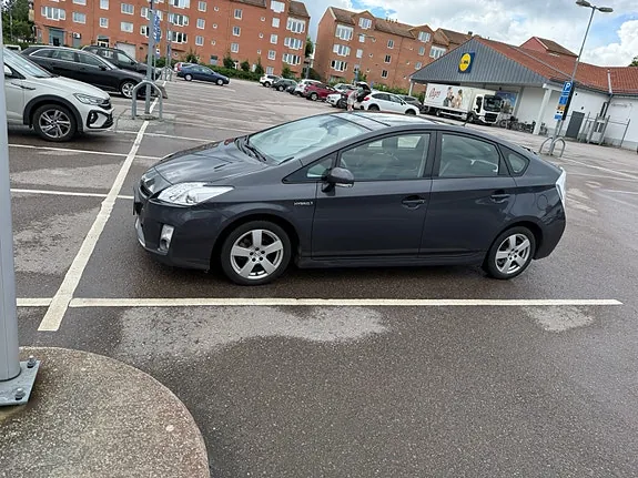 Toyota Prius 2011 photo 2