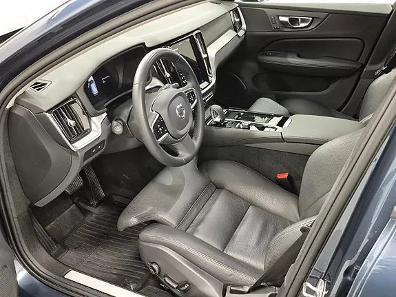 Volvo V60 2023 photo 2