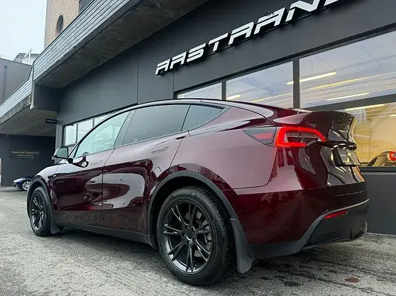 Tesla Model Y 2025 photo 5