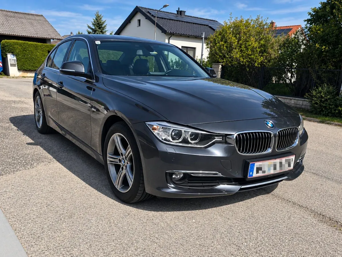 BMW 3 Series 2012 photo 2