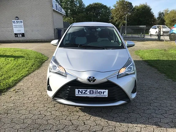 Toyota Yaris 2017 photo 2