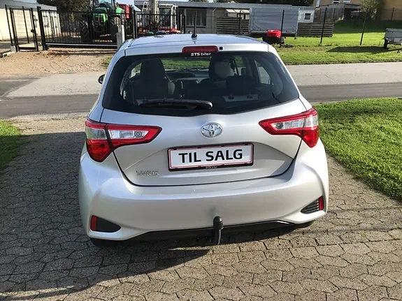 Toyota Yaris 2017 photo 5