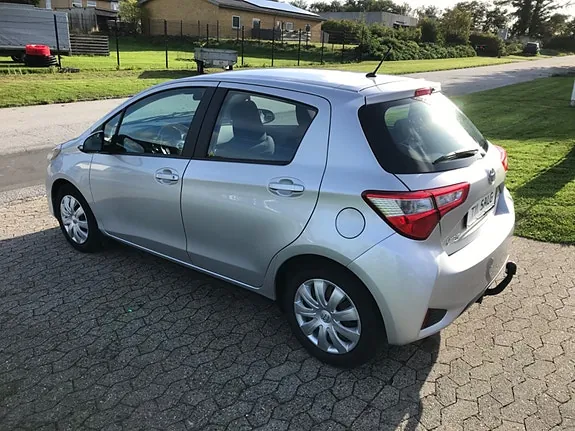 Toyota Yaris 2017 photo 4