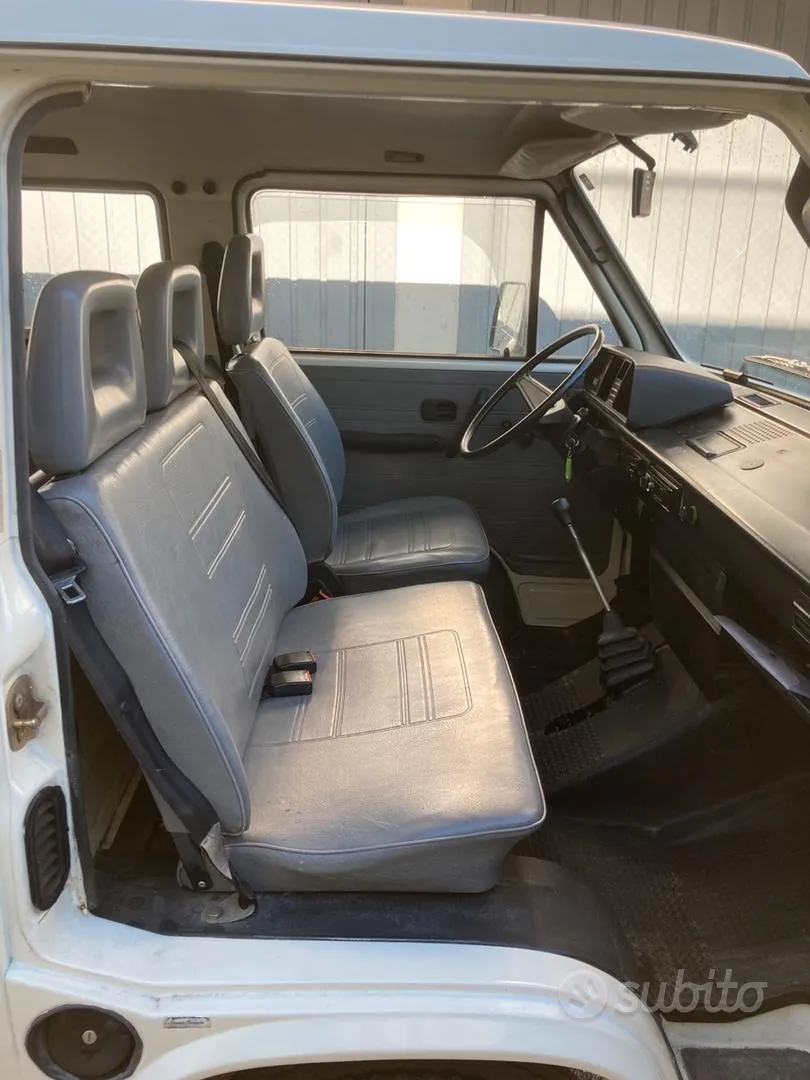 Volkswagen T3 Caravelle 1990 photo 3