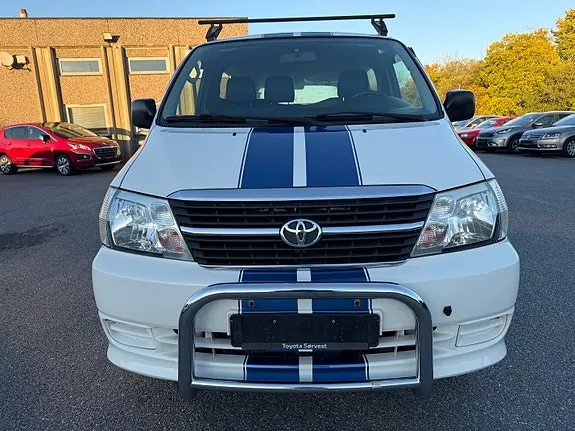 Toyota Hiace 2010 photo 3