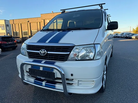 Toyota Hiace 2010 photo 2