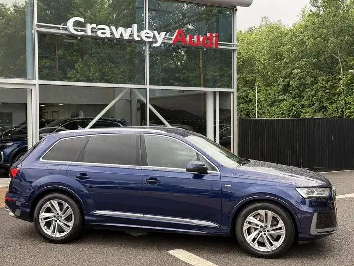 Audi Q7 2022 photo 2