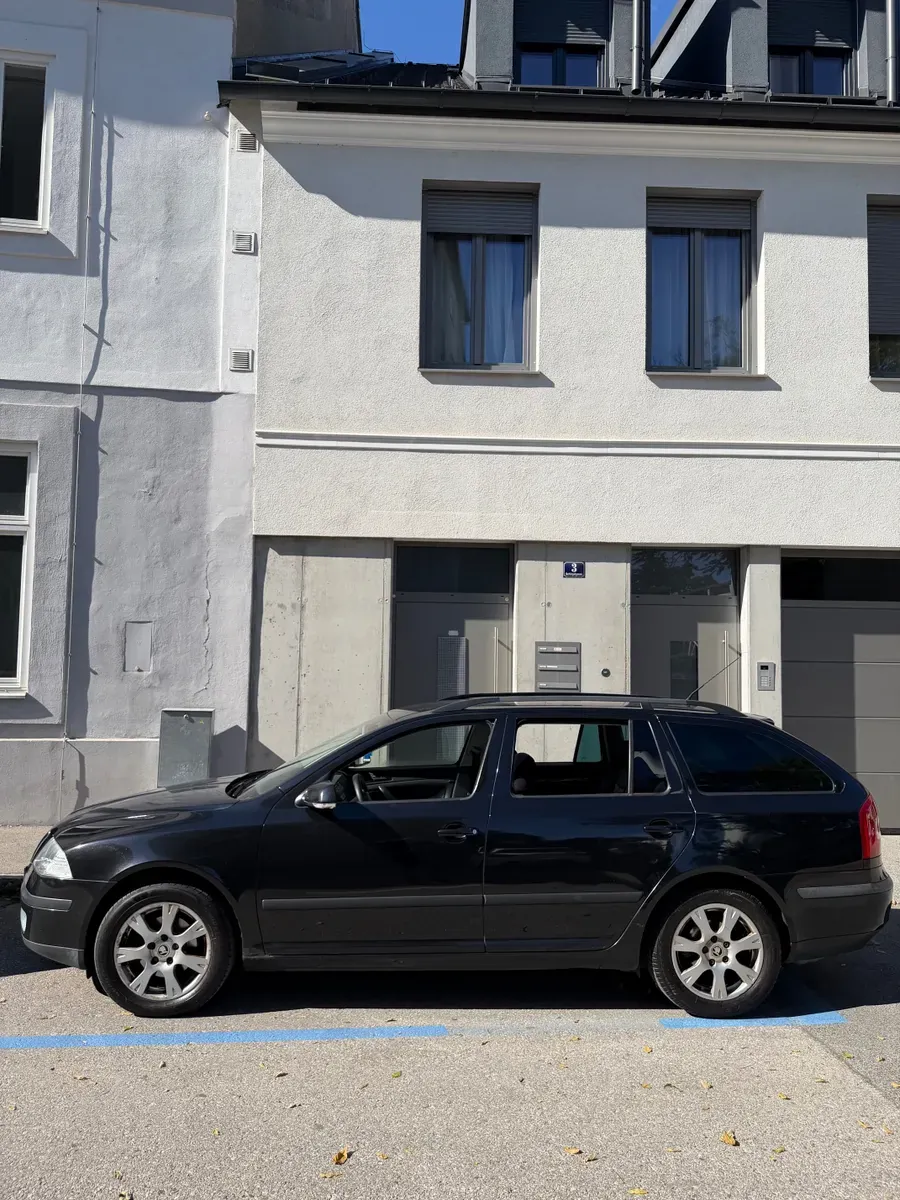 Skoda Octavia 2007 photo 2