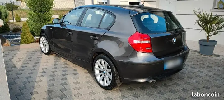 BMW 1 Series 2009 photo 2