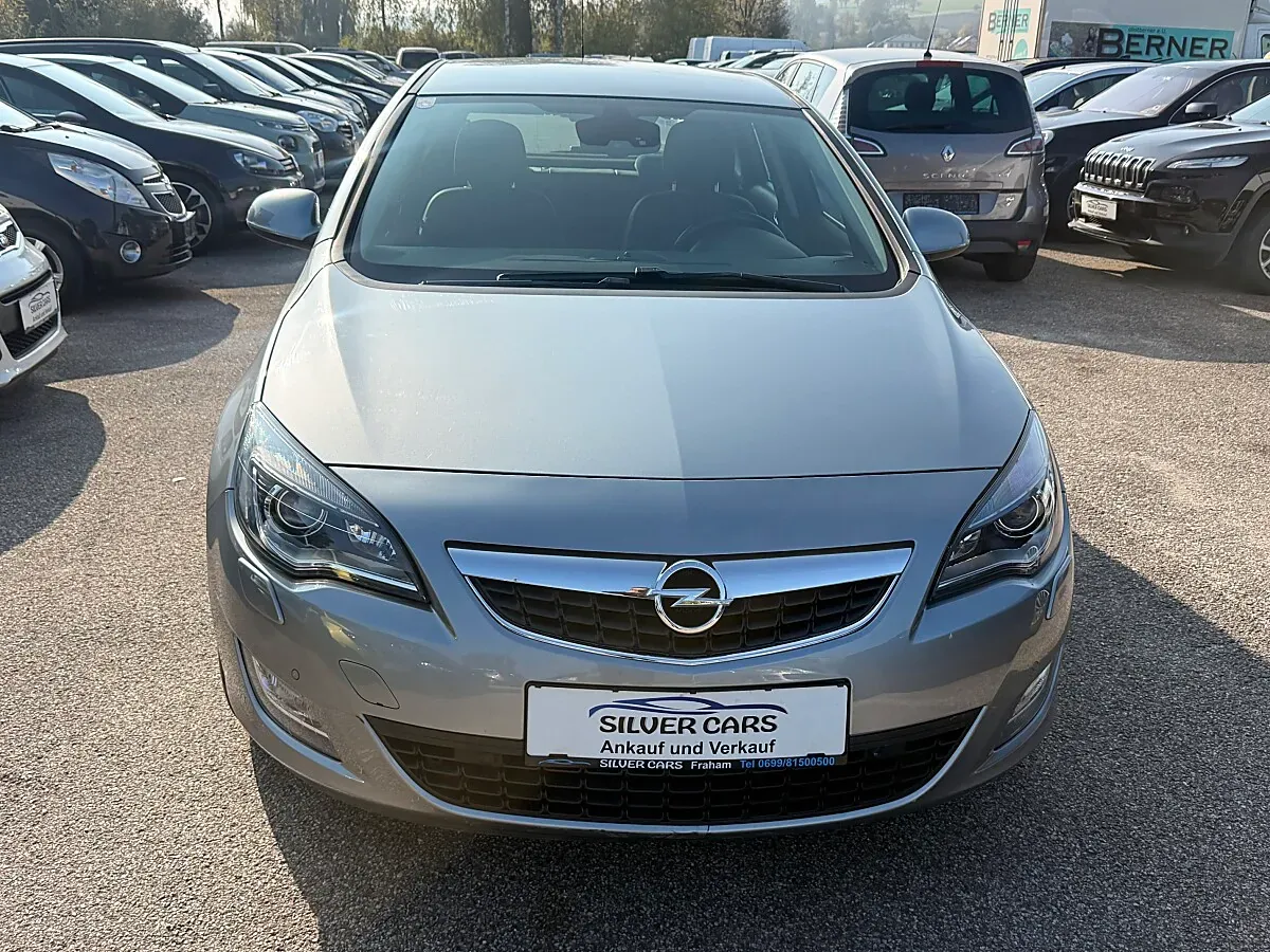 Opel Astra 2012 photo 2