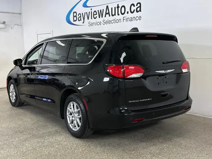 Chrysler Grand Caravan 2024 photo 5