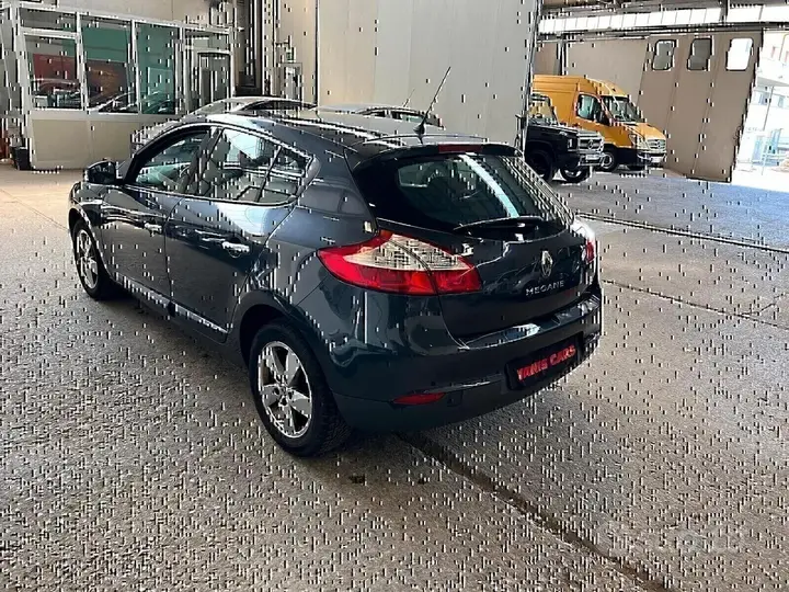 Renault Megane 2009 photo 2