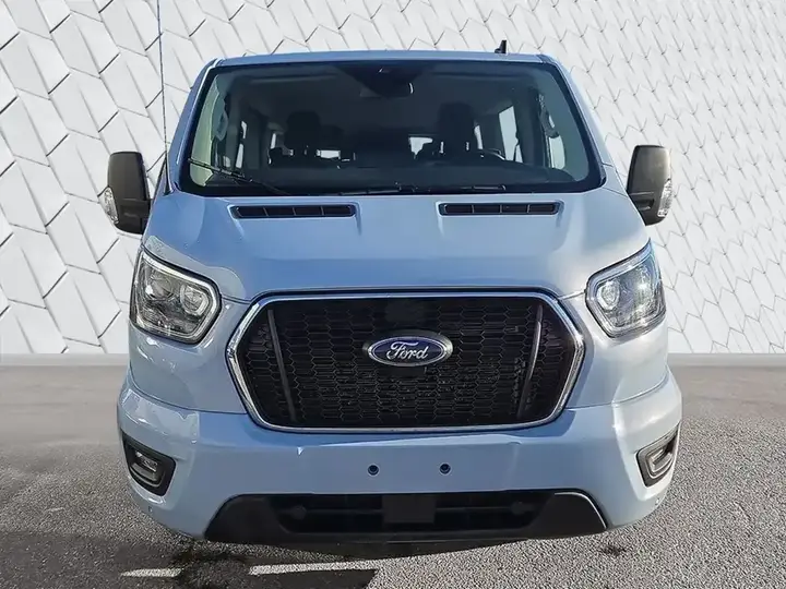 Ford Transit Passenger Wagon 2023 photo 2