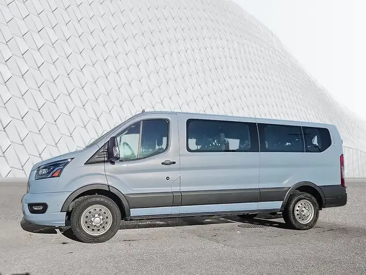 Ford Transit Passenger Wagon 2023 photo 3