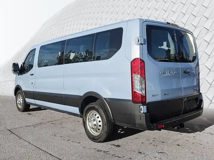 Ford Transit Passenger Wagon 2023 photo 4
